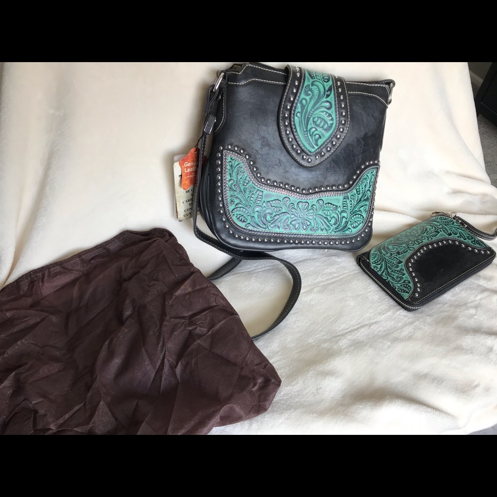 Montana West Gun Holding Purse and Wallet Set